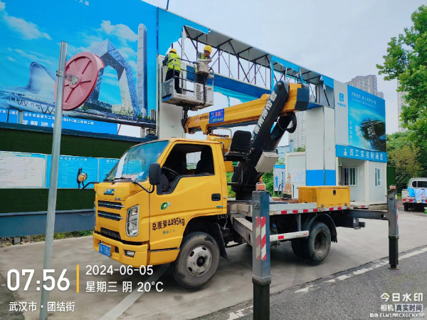 黄陂22米登高车拆除广告牌施工现场